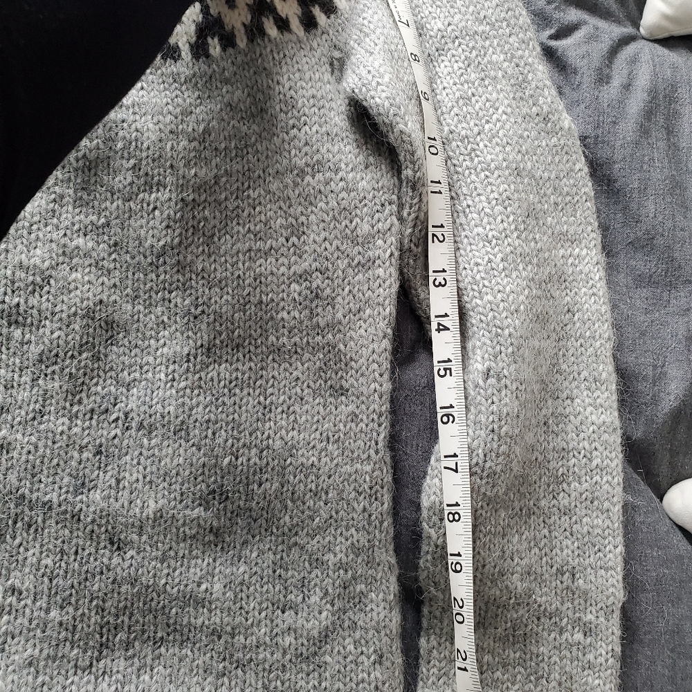Sweater - Picture 3 of 4